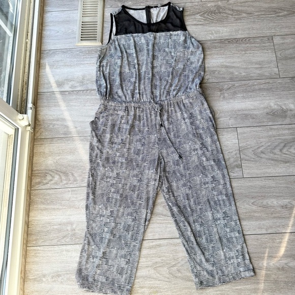 VINCE CAMUTO Sleeveless Scale
Stretchy Imprint Jumpsuit - Picture 3 of 14